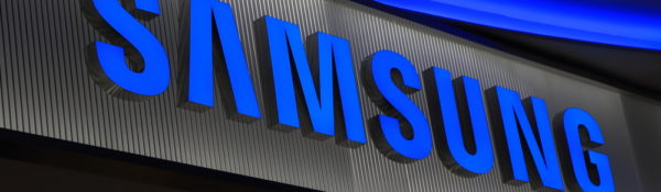 Patent Samsung toont smartphonescherm met gaten voor frontcamera en sensors